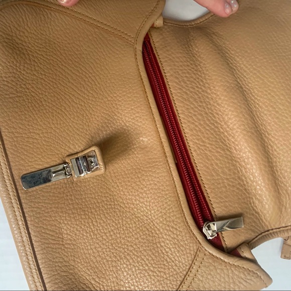 Salvatore Ferragamo Tan Pebble Leather ShoulderBag - Picture 6 of 9